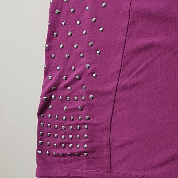 Soft Stretchy Silver Studded V-neck 3/4 Sleeve Tee-shirt - Picture 6 of 10